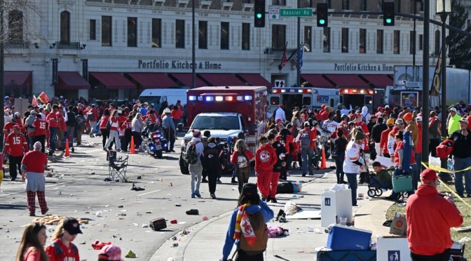 États-Unis d&rsquo;Amérique : A Kansas City, un mort et 21 blessés dans des tirs lors de la parade des vainqueurs du Super Bowl – ce que l’ont sait à 10h00