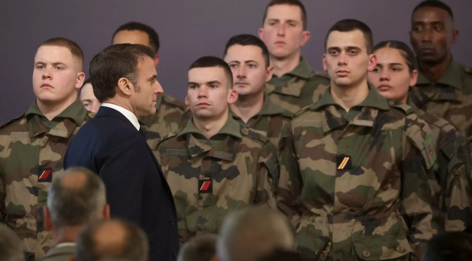 Guerre contre la Russie : selon un sondage, 76 % des Français s’opposent à l’envoi de troupes en Ukraine – les femmes et les jeunes étant les plus favorables