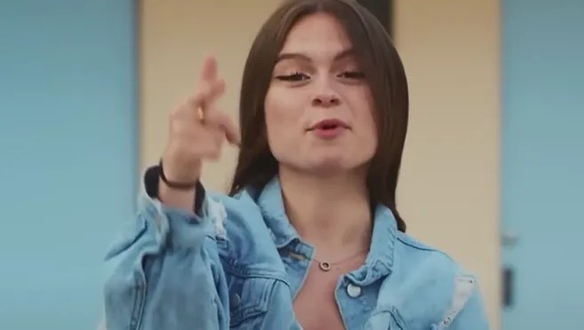 France : Anaïs Robin, chanteuse populaire sur les réseaux sociaux, décède dans un accident de la route à 21 ans