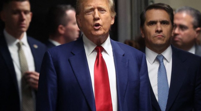 EUA : La justice réduit la caution que doit payer Donald Trump, après sa condamnation pour fraudes financières