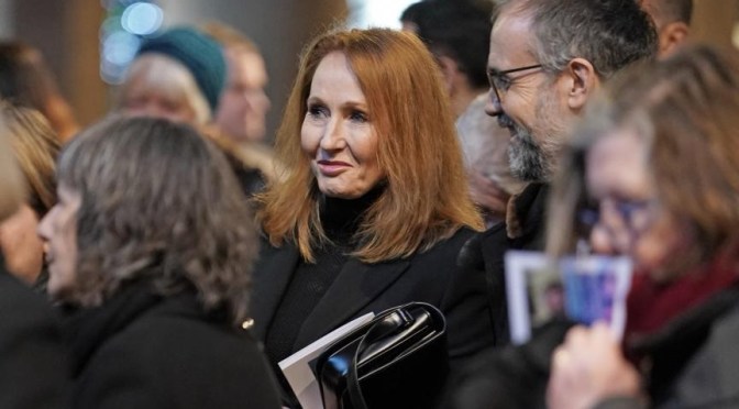 K. Rowling ne sera pas poursuivie pour ses propos critiques sur la loi écossaise contre l’incitation à la haine transgenre