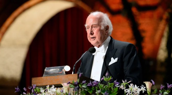Le prix Nobel de physique Peter Higgs et &laquo;&nbsp;père&nbsp;&raquo; du boson, est mort à 94 ans