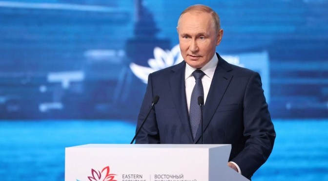 Guerre en Ukraine : Vladimir Putin menace de livrer des armes à des pays tiers pour frapper les intérêts occidentaux s&rsquo;ils autorisent l’Ukraine à frapper le sol russe