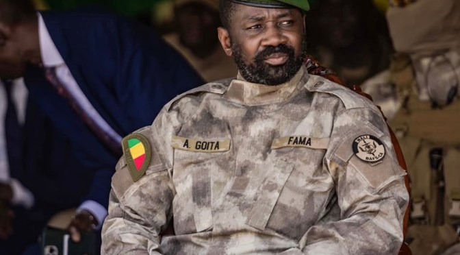 Mali : Assimi Goïta accuse la France d’imprimer de faux billets de franc CFA pour déstabiliser l’économie