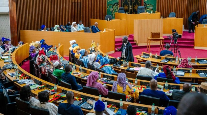 Sénégal : le Parlement, hostile au pouvoir, rejette une révision de la Constitution