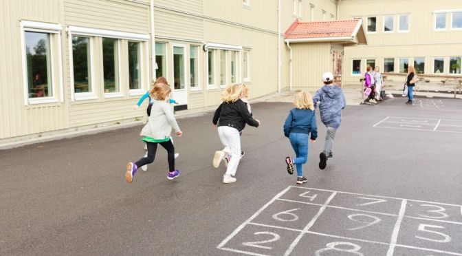 Strasbourg : des gilets connectés pour réduire les inégalités dans les cours de récréation