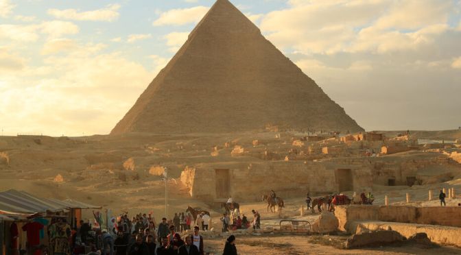 Critiques acerbes d’un blogueur sur l’aéroport du Caire : la réaction virulente du gouvernement égyptien