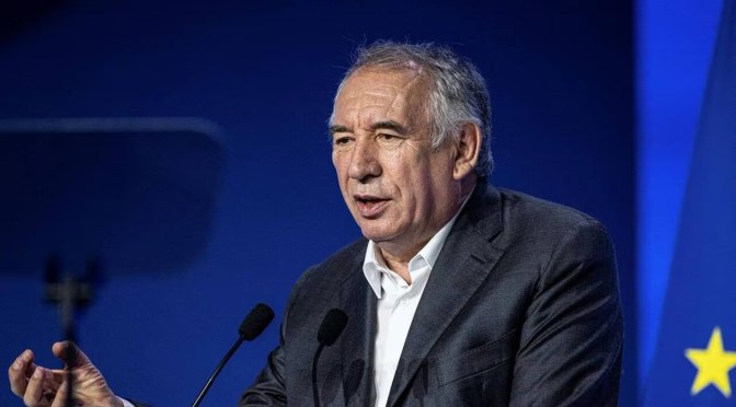 France : François Bayrou nommé Premier ministre par Emmanuel Macron