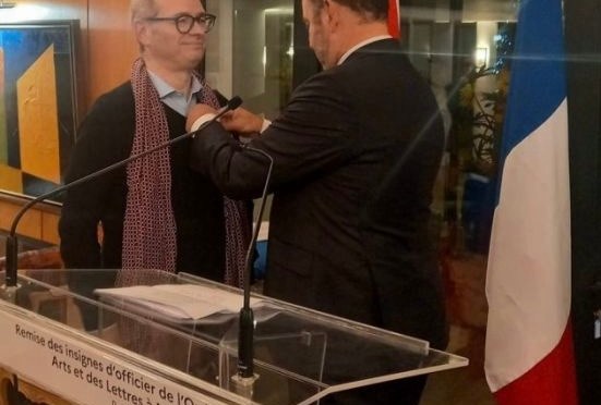 Maroc : l’écrivain Driss Ksikes décoré de l’Ordre des Arts et des lettres par l’ambassade de France