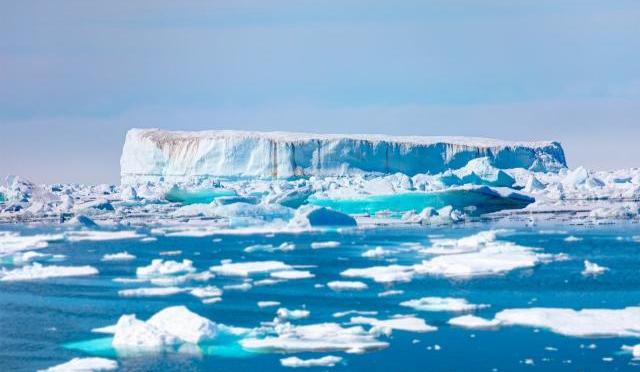 Groenland : Une substance mystérieuse sous les glaciers pourrait bouleverser les prévisions sur la montée des eaux
