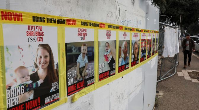 Israël : un dernier hommage à Shiri Bibas et ses deux enfants, symboles de la tragédie des otages lors des funérailles ce mercredi 26 février