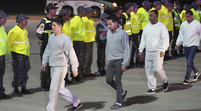 Venezuela : les immigrants expulsés des États-Unis d&rsquo;Amérique arrivés, certains appartenant à un gang criminel