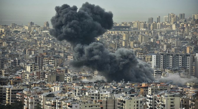 Escalade au Liban : Israël bombarde Beyrouth en violation du cessez-le-feu
