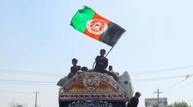 Tensions Pakistan – Afghanistan : Une vague d’expulsion force plus de 100 000 afghans à quitter le Pakistan en trois semaines