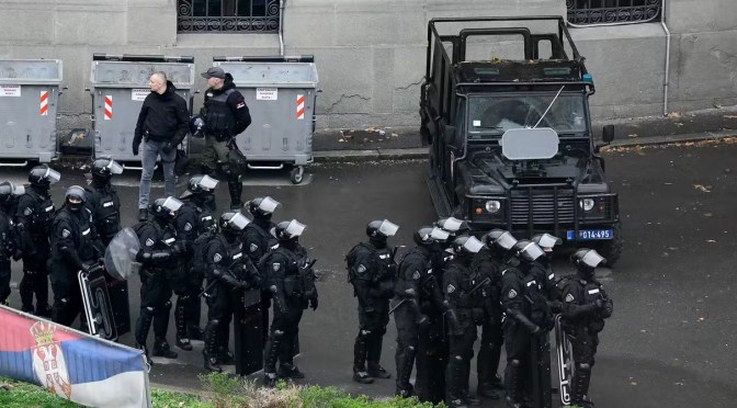 Serbie : les services russes de sécurité enquêtent sur l’utilisation d’une arme sonique contre des manifestants