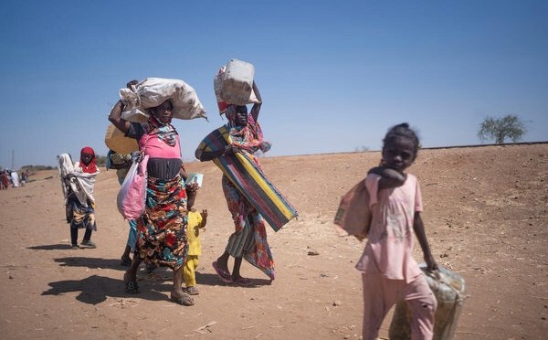 Soudan du Sud : HRW dénonce l&rsquo;utilisation d&rsquo;armes incendiaires – la communauté internationale réclame un cessez-le-feu et promet 800 millions d&rsquo;euros d&rsquo;aide