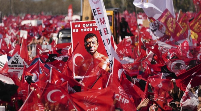 Turquie : sept journalistes jugés pour avoir couvert des manifestations de soutien à Imamoğlu