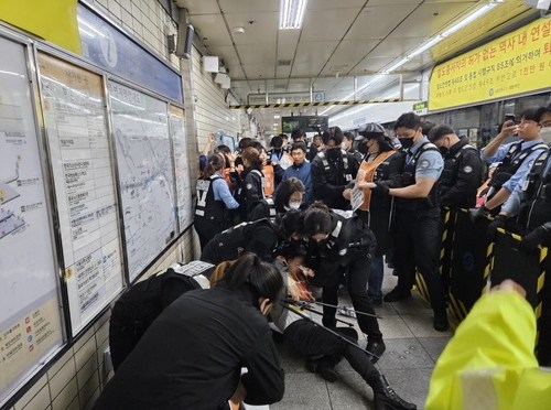 Corée du Sud : des manifestants handicapés expulsés de force d’une station de métro à Séoul