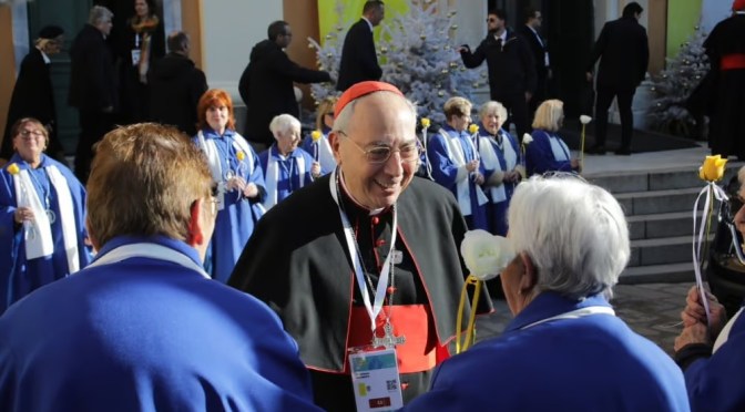 Pourquoi le nom du nouveau pape sera annoncé par un cardinal français