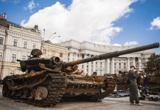 Ukraine : le tourisme de guerre se structure à l’ombre des combats