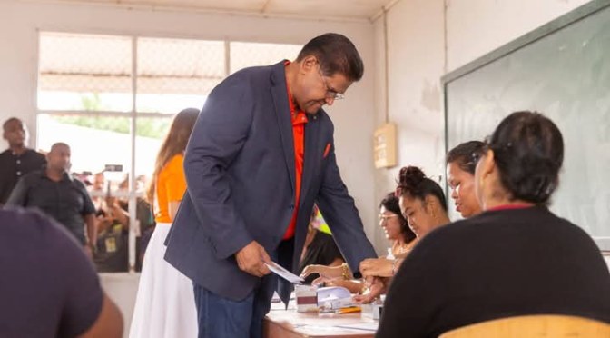 Législatives au Suriname : faute de majorité, les tractations en vue pour désigner le président