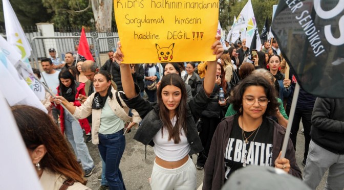 Laïcité : les Chypriotes-turcs manifestent contre l&rsquo;autorisation du voile au lycée