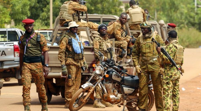 L’armée burkinabè frappe fort à Djibo : une vingtaine de terroristes neutralisés pendant qu’Ibrahim Traoré renforce les liens avec la Russie