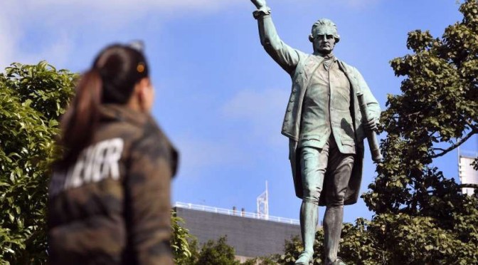 Australie : Melbourne retire une statue de James Cook, figure controversée de la colonisation