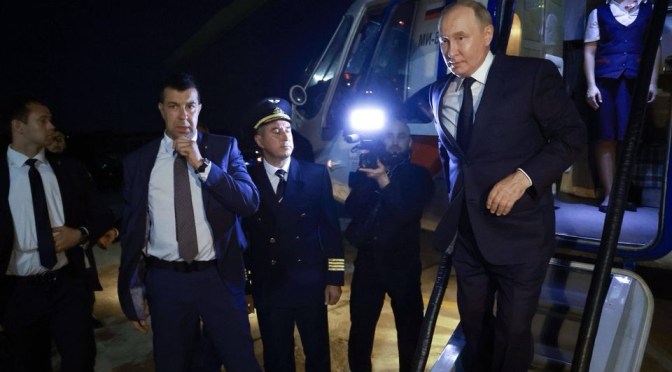Guerre en Ukraine : l’hélicoptère de Putin ciblé par une attaque de drones « à grande échelle » lors d’une visite à Koursk