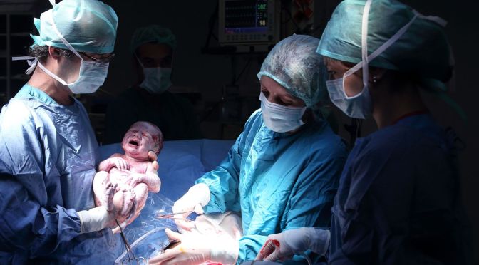 TURQUIE — Naissances sous décret : Erdogan encadre la césarienne pour répondre au défi démographique