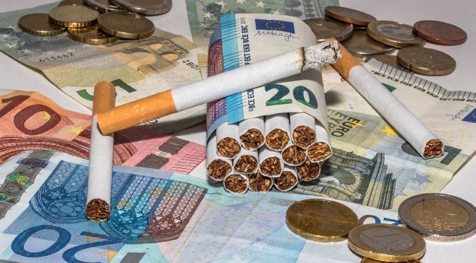 France : Hausse du prix du tabac et interdiction de fumer dans les lieux publics extérieurs, une politique sanitaire ambitieuse aux multiples défis