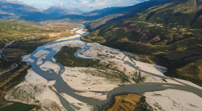 Tourisme de luxe contre nature protégée : l’Albanie joue une dangereuse partie