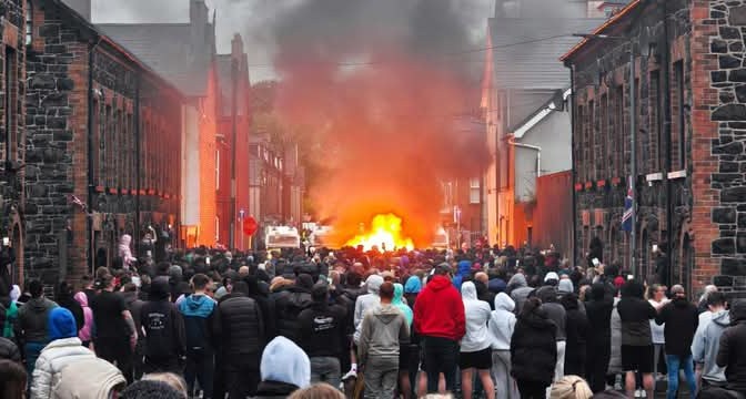 Deuxième soirée de violences en Irlande du Nord après une tentative de viol
