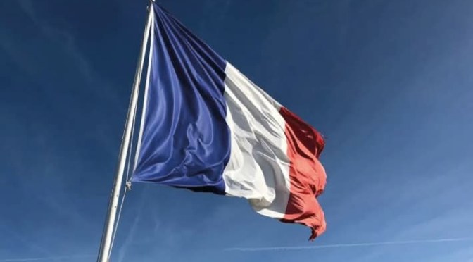 Accord franco-algérien de 1968, l&rsquo;assemblée nationale française retire un projet de résolution dénonçant l&rsquo;accord à la dernière minute