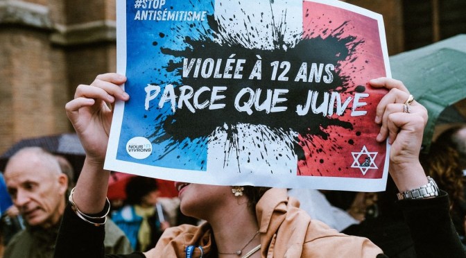 Viol antisémite à Courbevoie : Neuf et sept ans de prison ferme pour deux mineurs