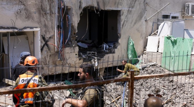 Israël – Iran : Trump annonce un dialogue imminent et affirme avoir freiné le programme nucléaire iranien ; trois espions israéliens pendus à Téhéran, où un complot viserait à écarter l’ayatollah Khamenei (Point du 25 juin)