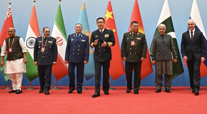 La Chine reçoit les ministres iranien et russe de la Défense sur fond de &laquo;&nbsp;bouleversements&nbsp;&raquo;