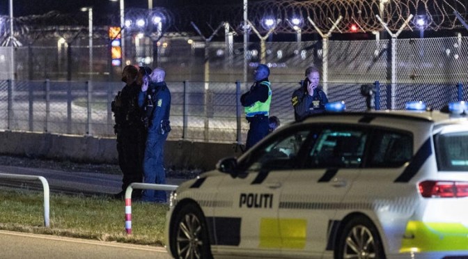 Danemark–Norvège : Des survols de drones non identifiés perturbent les aéroports, deux Singapouriens arrêtés à Oslo