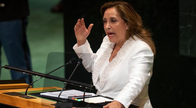 Pérou : le Parlement destitue la présidente Dina Boluarte, un nouvel épisode de l’instabilité politique