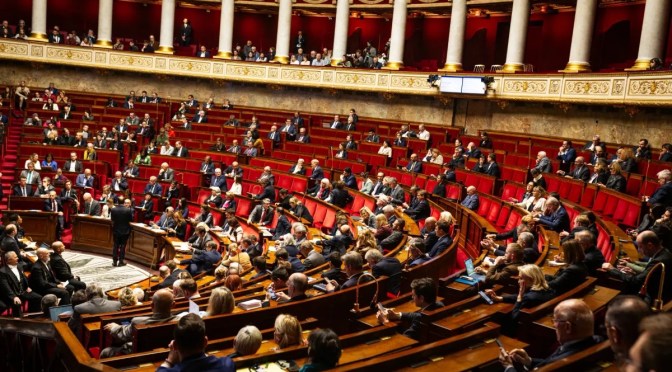 Budget 2026 : rejet massif et inédit à l’Assemblée nationale, le gouvernement face à une impasse politique