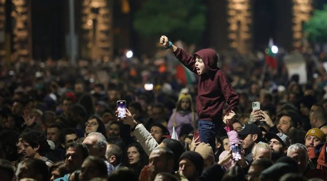 Bulgarie : une manifestation monstre à Sofia contre le projet de budget