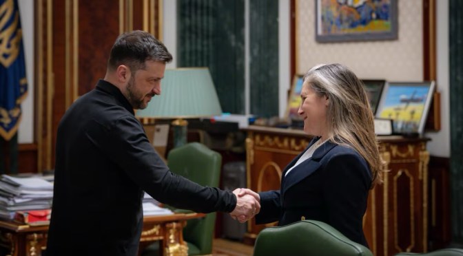 Guerre en Ukraine : l’ex-ministre canadienne Chrystia Freeland nommée conseillère auprès de Volodymyr Zelensky