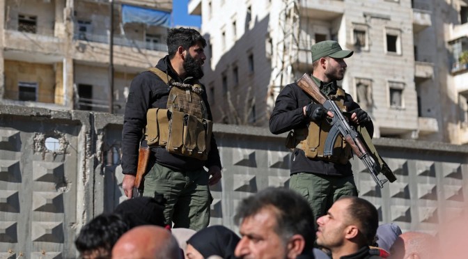 Syrie : l&rsquo;armée envoie des renforts à l&rsquo;est d&rsquo;Alep face aux forces kurdes