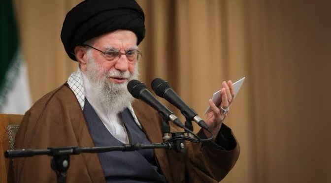 Iran : Khamenei avertit qu’une attaque américaine déclencherait une « guerre régionale »