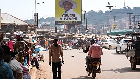 L’Ouganda réduit fortement l’aide extérieure dans son budget 2026‑2027
