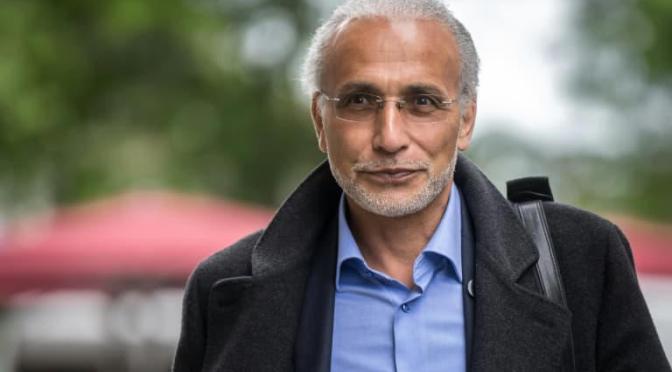 France : le procès de Tariq Ramadan s’ouvre à Paris en son absence, le parquet requiert un mandat d’arrêt international